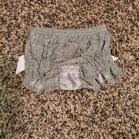 Lace bloomers with pink bow - Picture 2 of 2